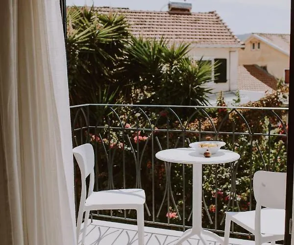 Eriel Boutique Aparthotel 3*